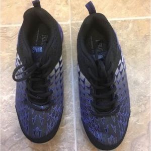 Everlast size 5 kids sneakers, new Without tags